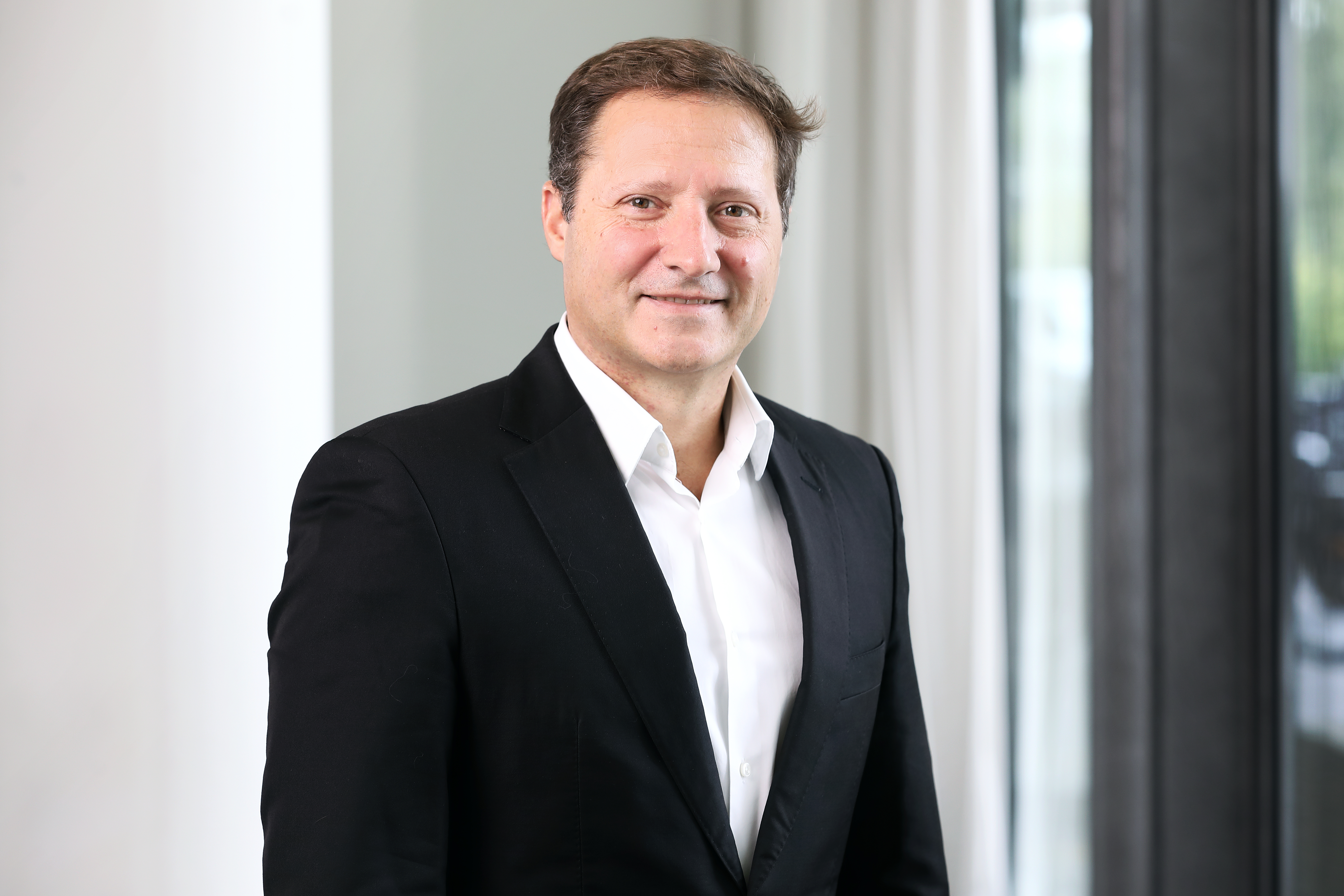 Mr. Hernán Levett
